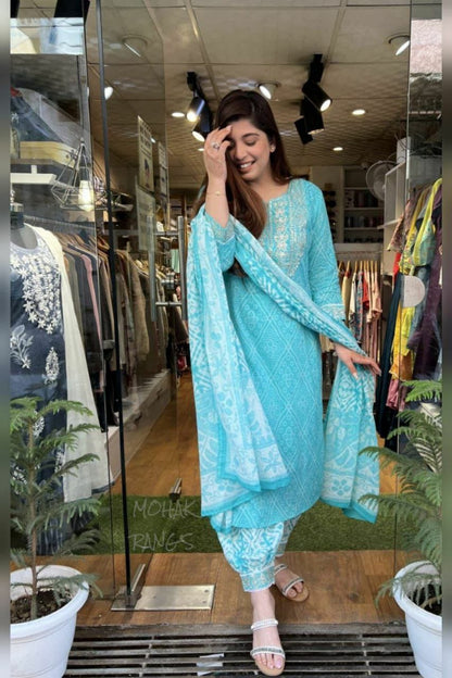 Bandhani Bliss: Cotton Kurti With Cotton Bottom & Polyester Dupatta with Embroidery and Print Ensemble