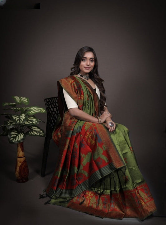 Timeless Handloom Raw Silk Saree with Zari Woven Work: Classic Elegance